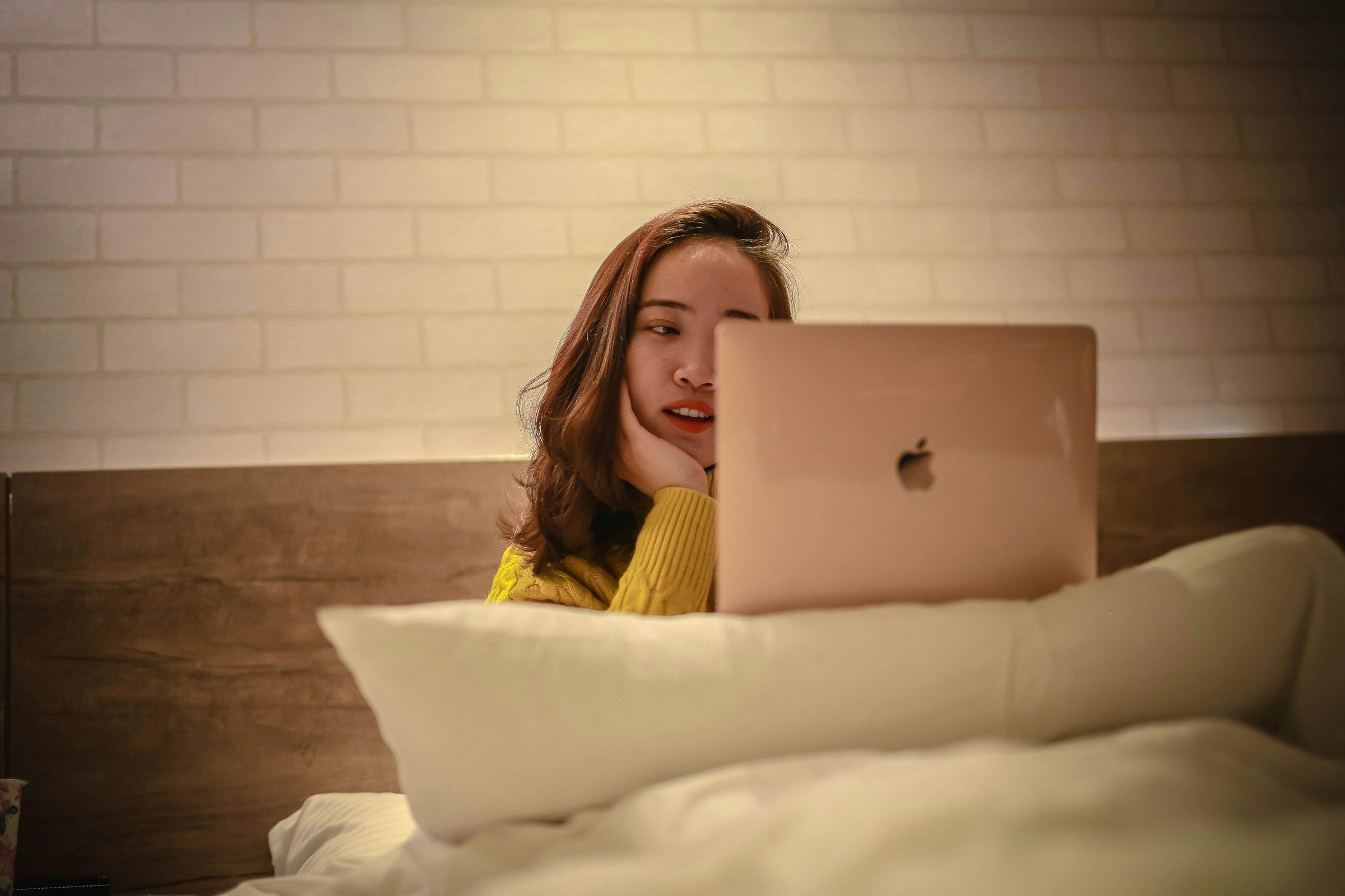 woman using a macbook - Animaker